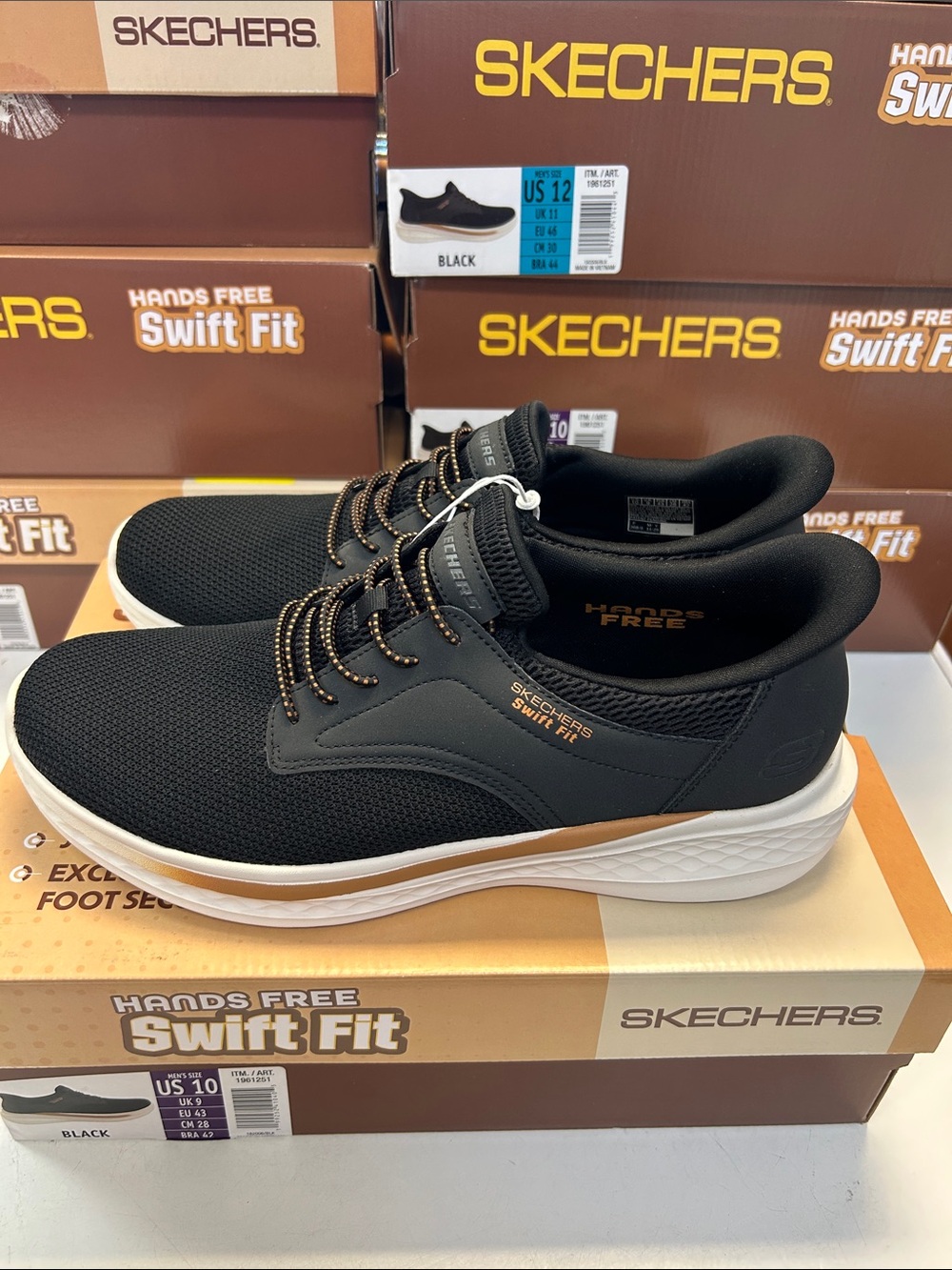 Skechers Men's Size 10 Swift Fit Slip-On Athletic Sneakers in Black 0488